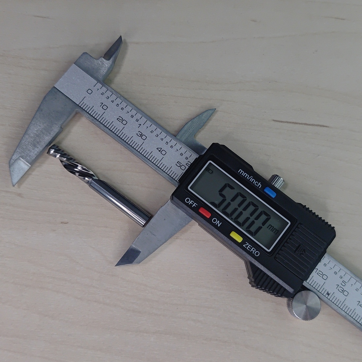 Fresa de Compressão Up-Cut 6.0mm x 22mm Metal Duro Router CNC